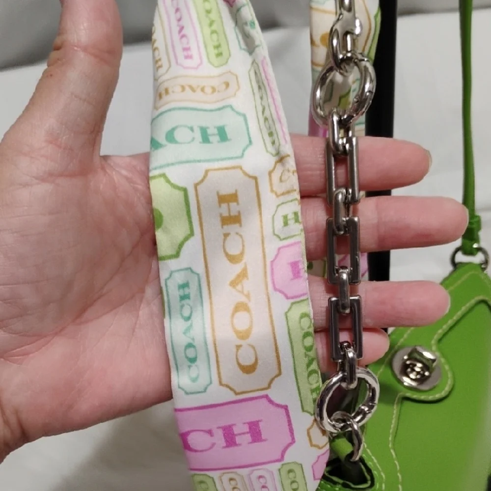 SALE! Auth Coach Mini ๐ Green Shoulder Bag W Scarf & Hangtag & Extender - Picture 12 of 13
